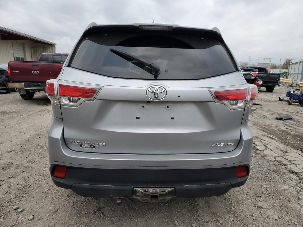 2015 Toyota Highlander - Image 6