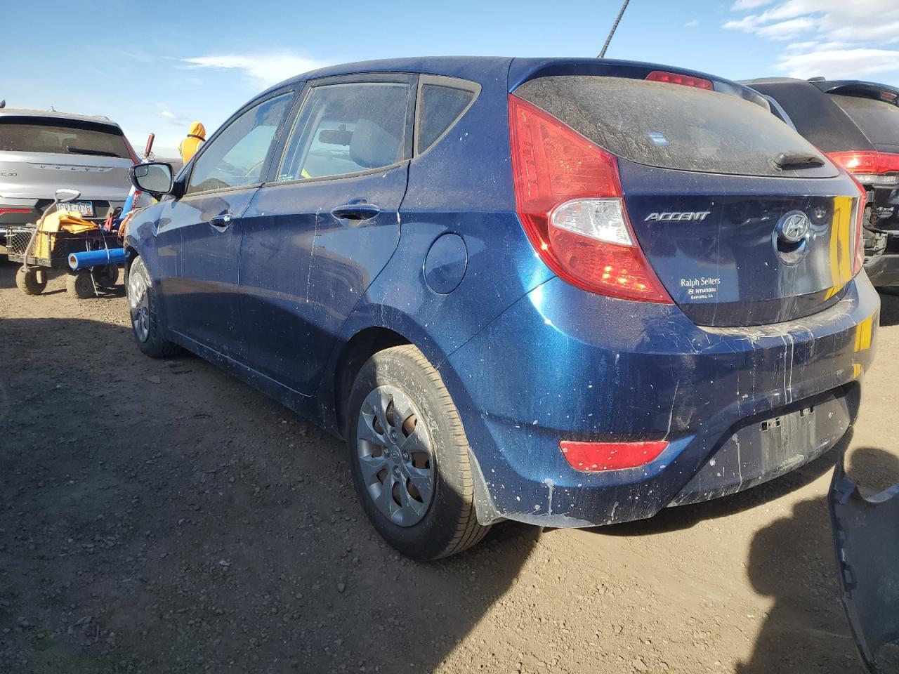 VIN KMHCT5AE5FU231579 2015 HYUNDAI ACCENT no.2