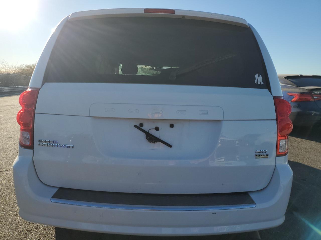 2017 Dodge Caravan - Image 6