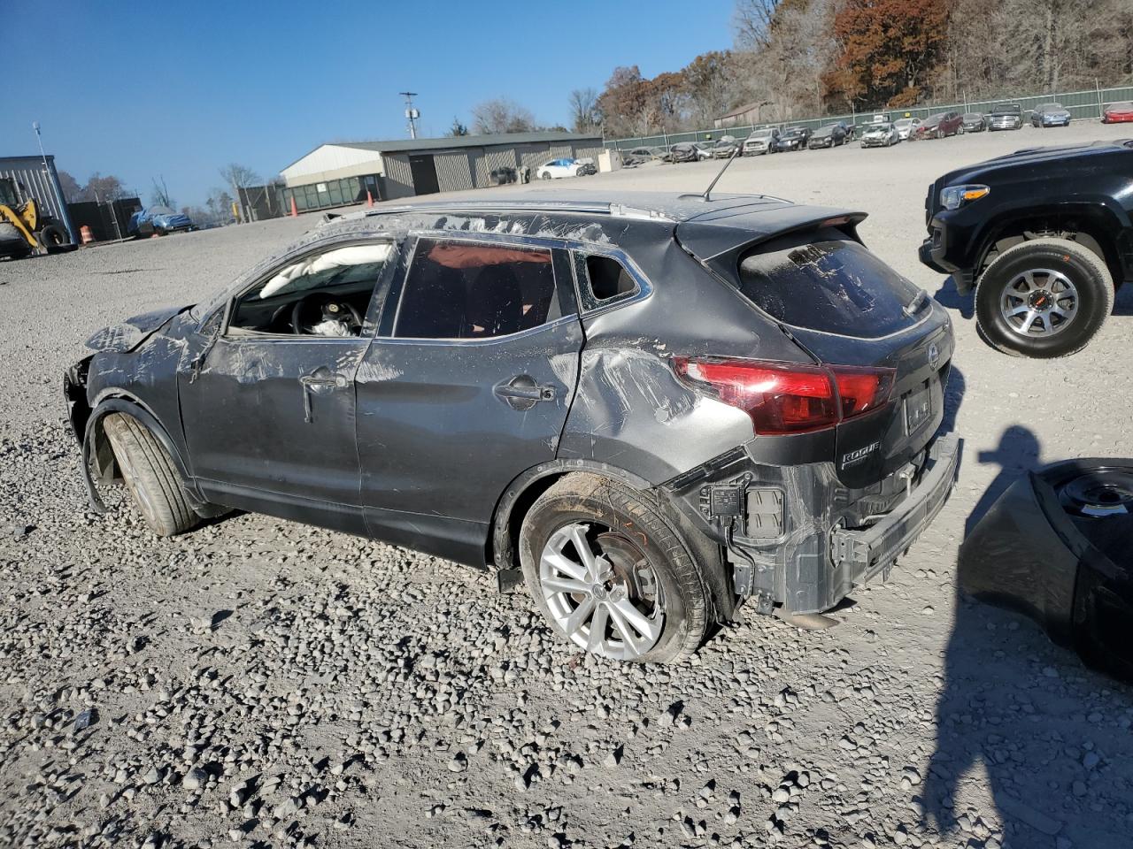 2018 Nissan Rogue - Image 2