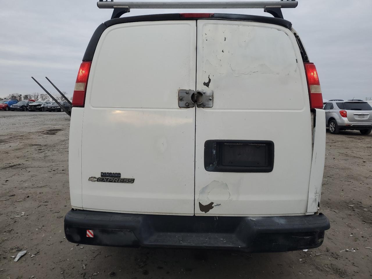2010 Chevrolet Express - Image 6