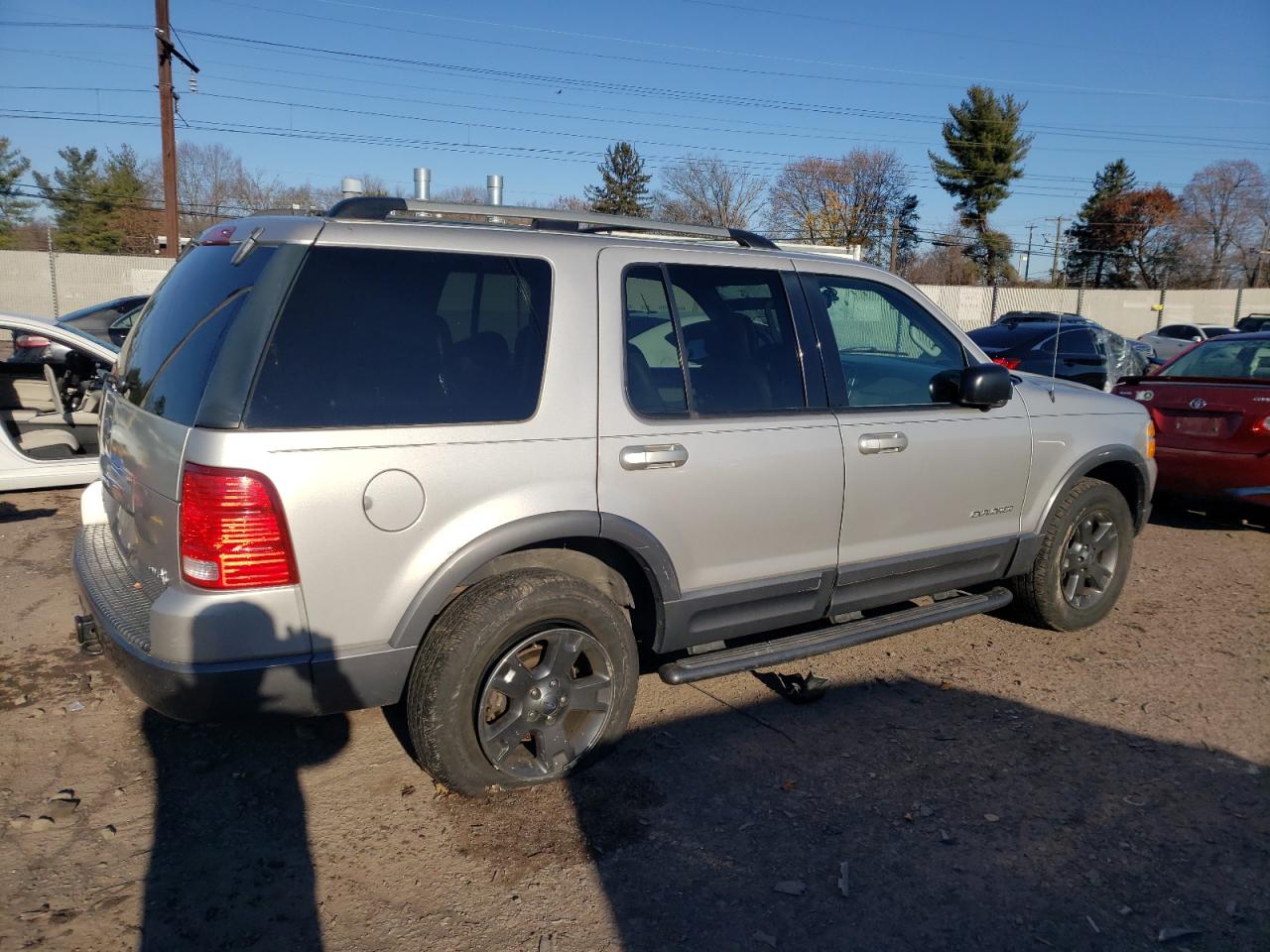 2004 Ford Explorer - Image 3