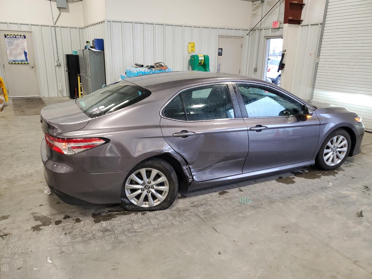 VIN 4T1B11HK2JU579497 2018 TOYOTA CAMRY no.3