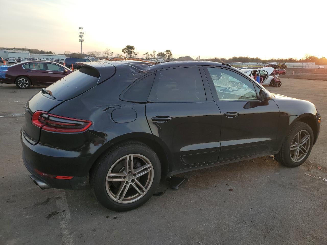 VIN WP1AA2A58JLB05777 2018 PORSCHE MACAN no.3