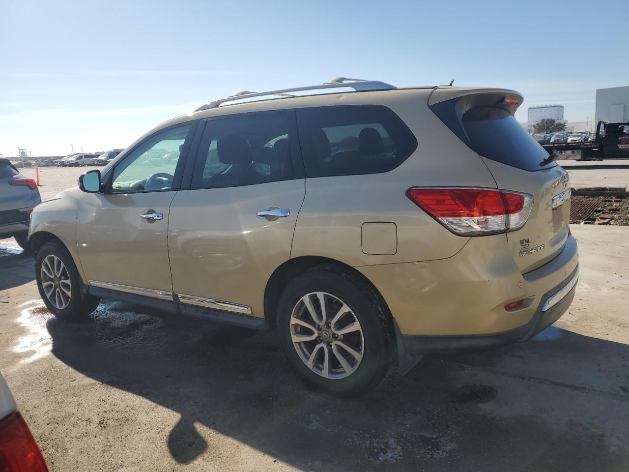 2013 Nissan Pathfinder - Image 2
