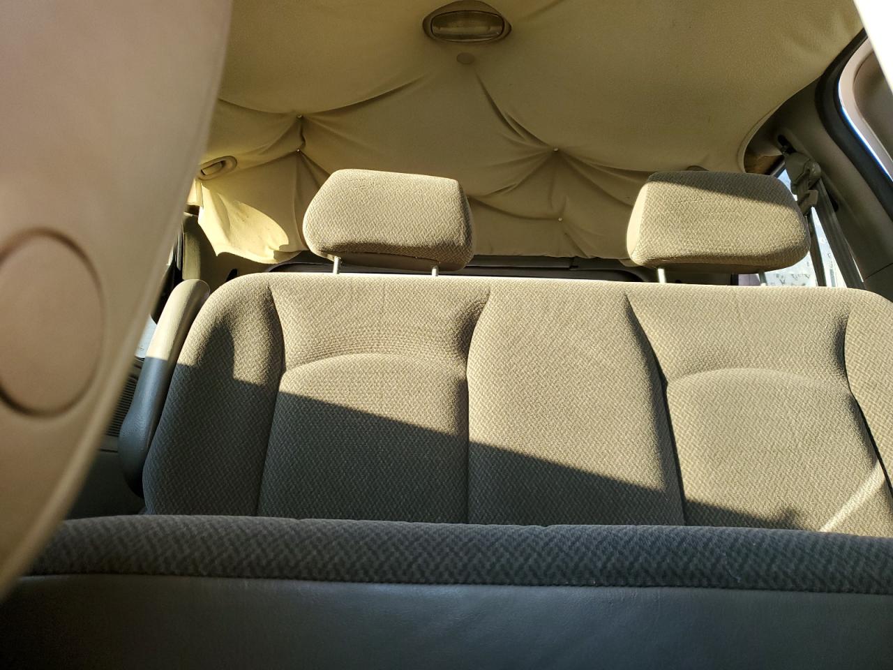 2004 Chrysler Town & Country - Image 10