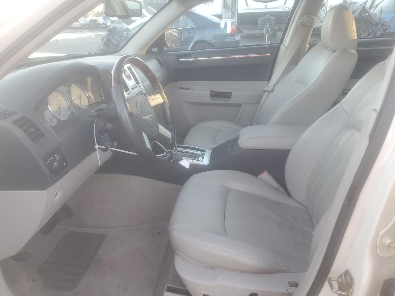 2006 Chrysler 300 - Image 7