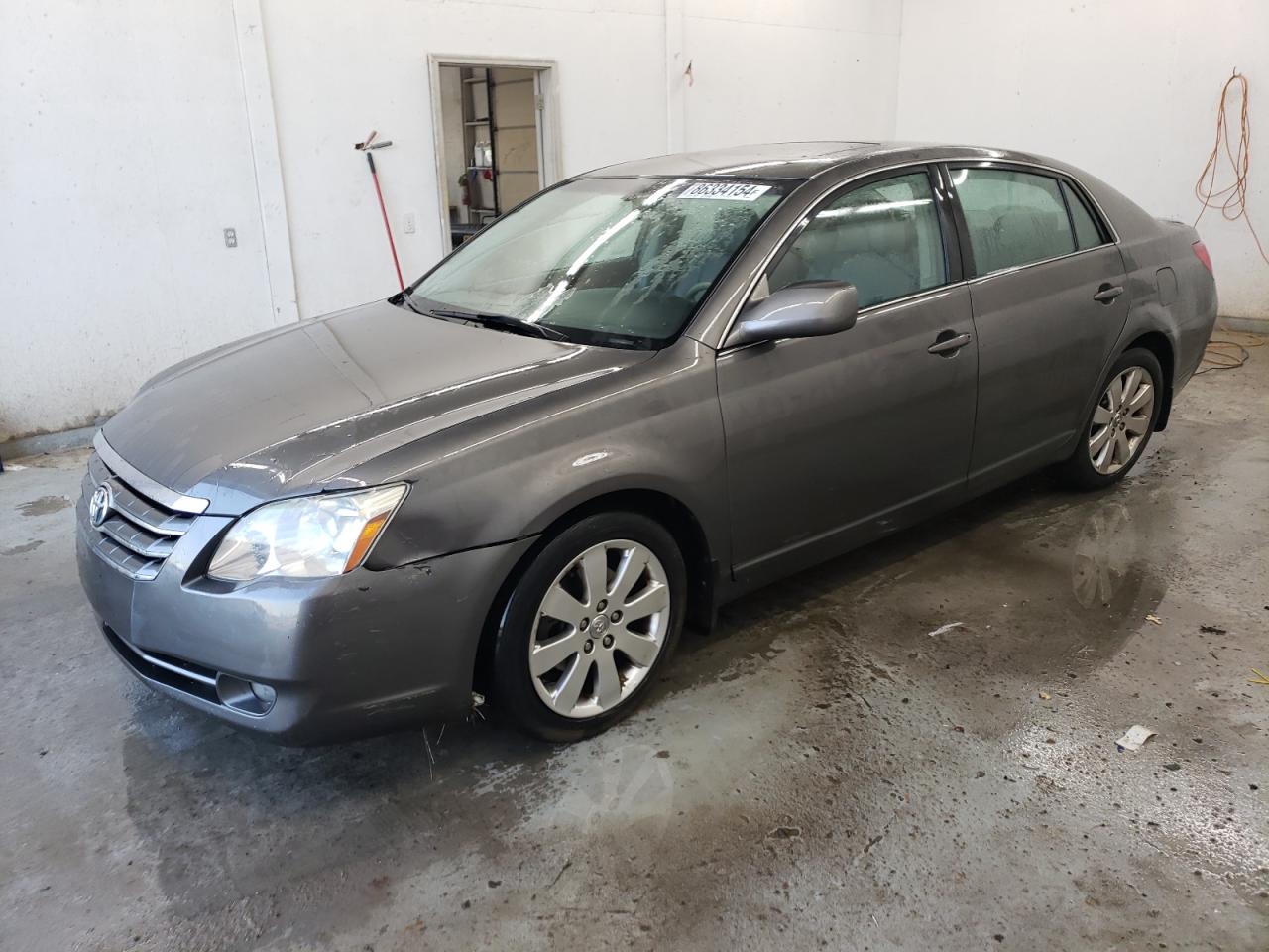 2006 Toyota Avalon - Image 1
