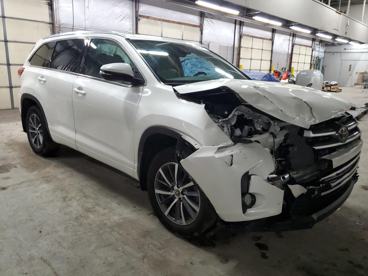 VIN 5TDJZRFH0JS560384 2018 TOYOTA HIGHLANDER no.4