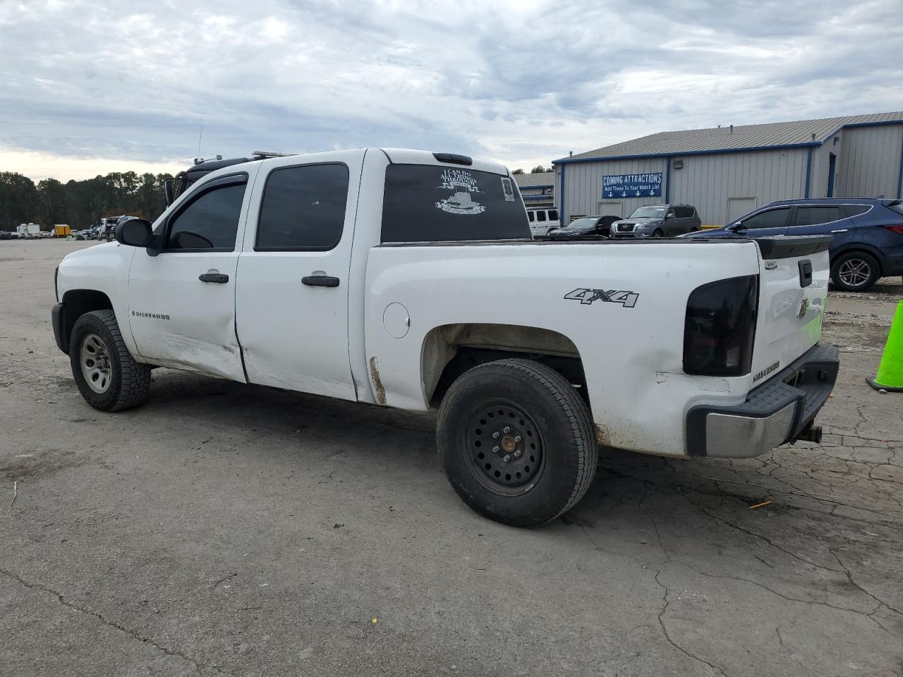 2009 Chevrolet Silverado - Image 2
