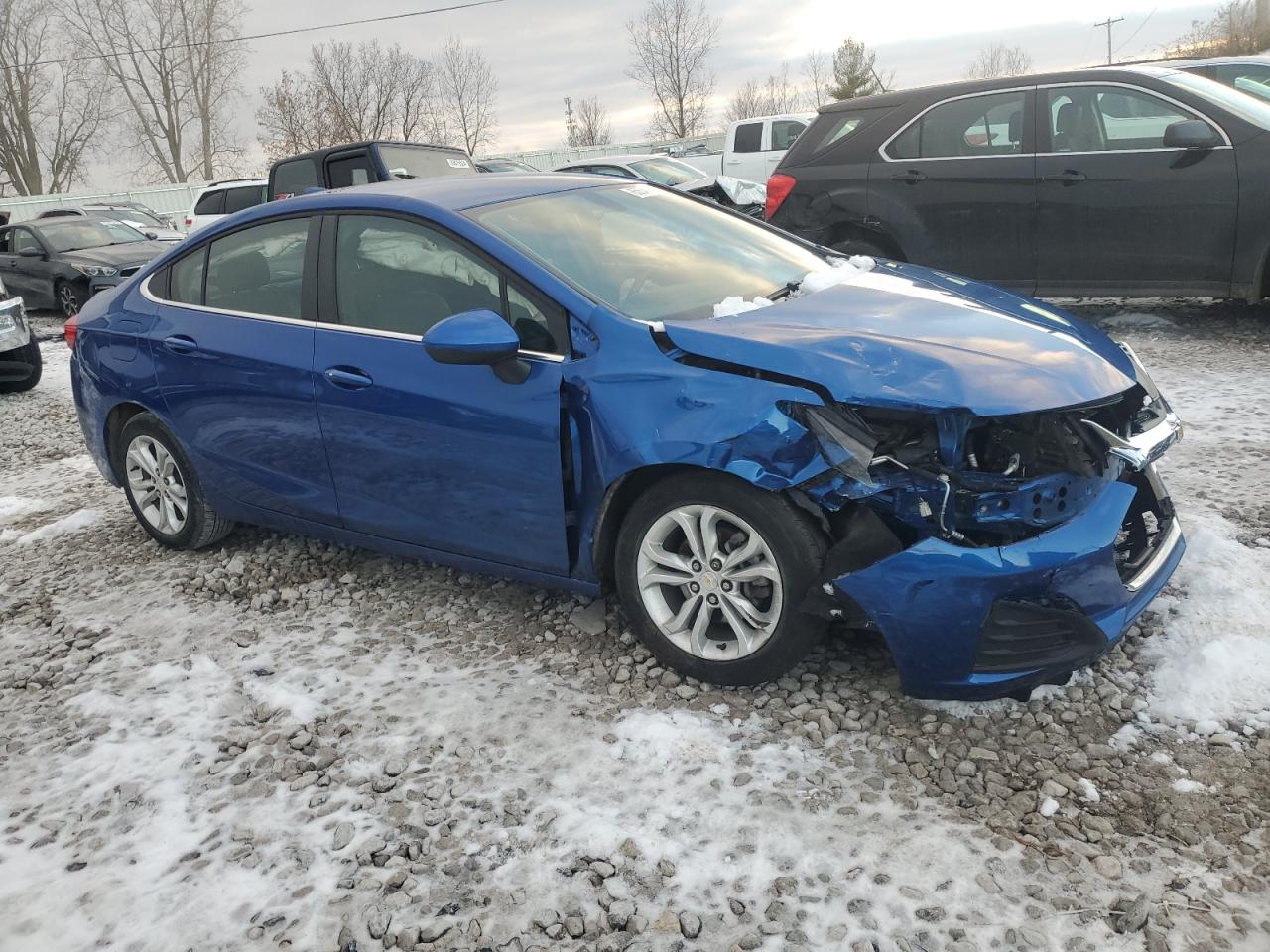 VIN 1G1BE5SM4K7102105 2019 CHEVROLET CRUZE no.4