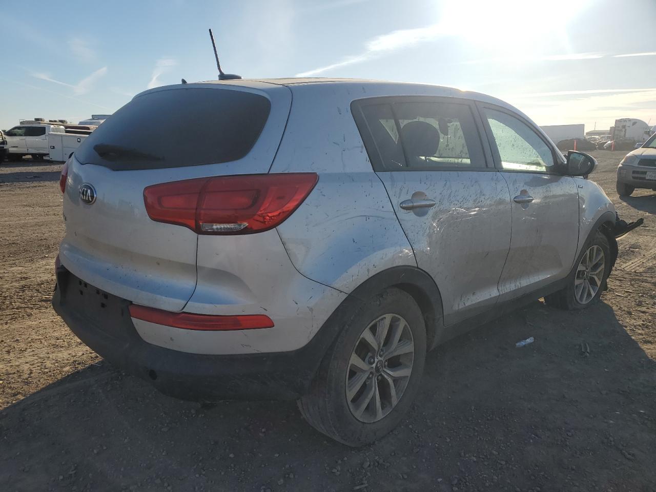 VIN KNDPBCACXG7836385 2016 KIA SPORTAGE no.3