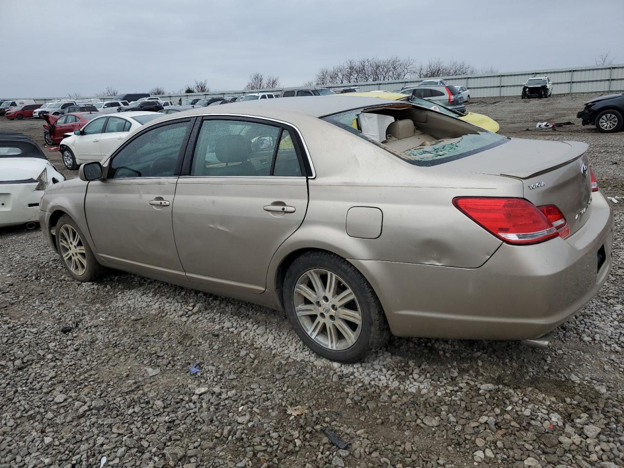 2005 Toyota Avalon - Image 2
