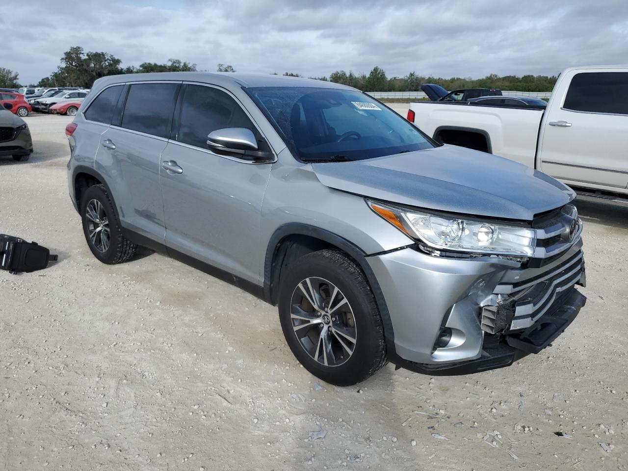 VIN 5TDZARFH1KS049892 2019 TOYOTA HIGHLANDER no.4