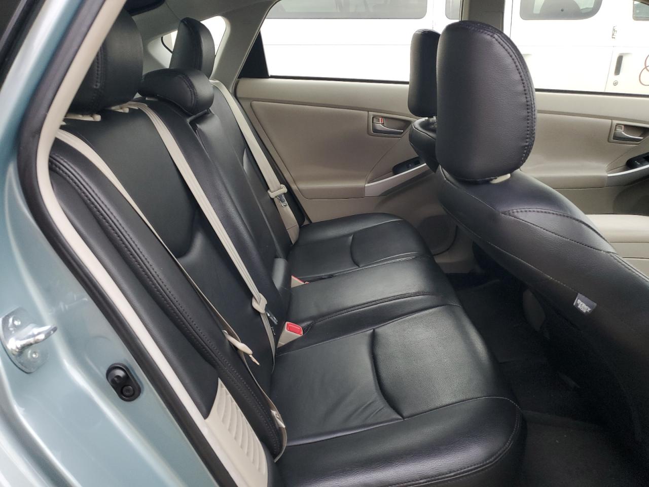 2015 Toyota Prius - Image 10