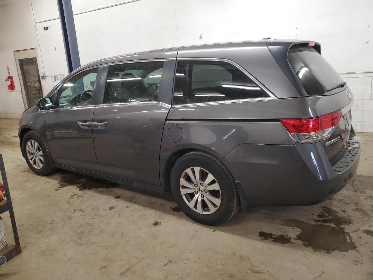 2016 Honda Odyssey - Image 2
