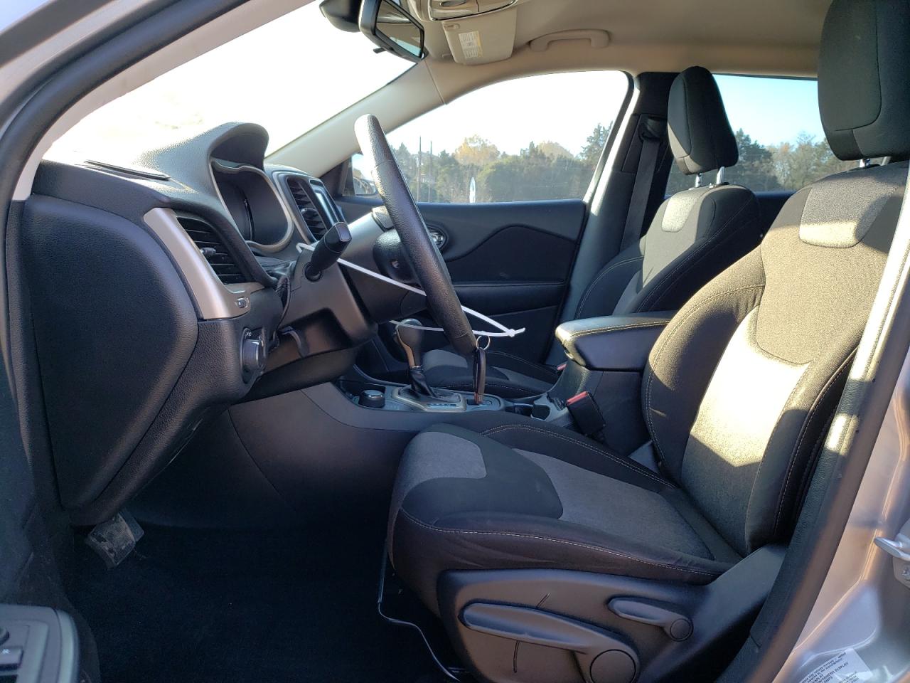2016 Jeep Grand Cherokee - Image 7