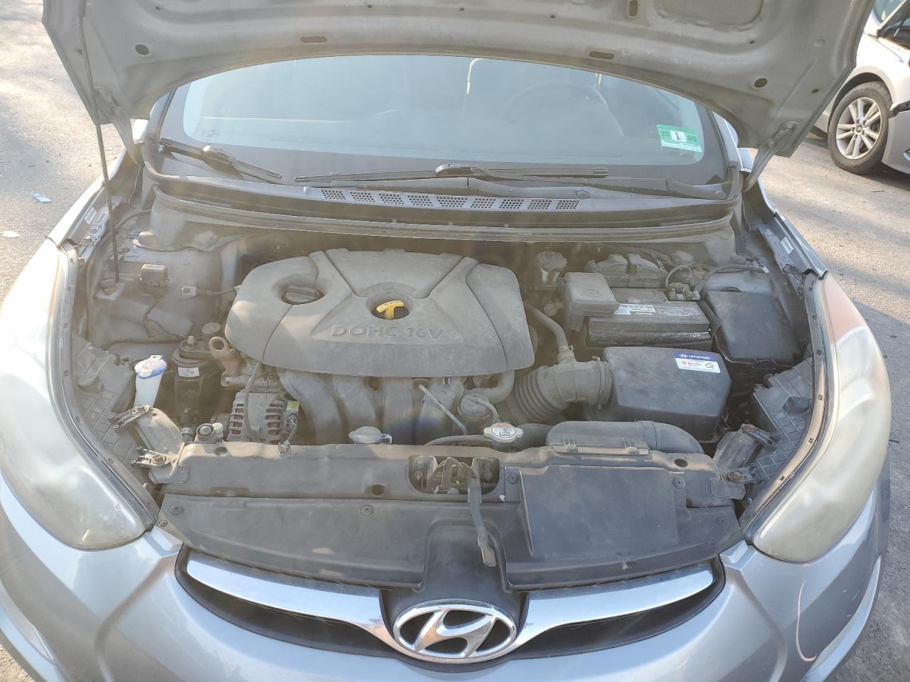 2012 Hyundai Elantra - Image 11