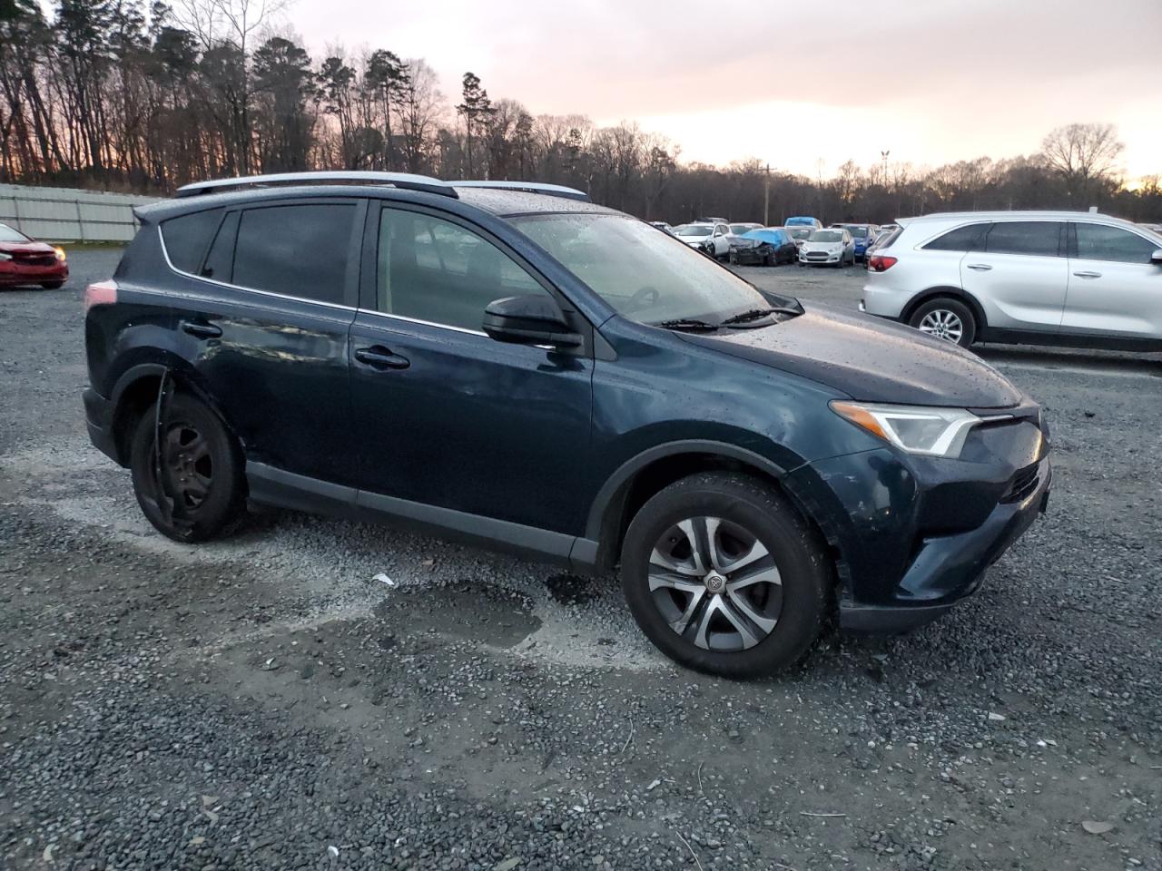 2017 Toyota RAV 4 - Image 4