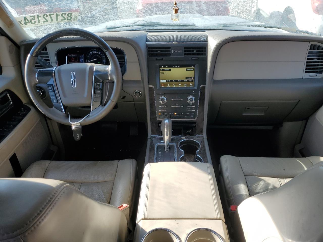2016 Lincoln Navigator - Image 8