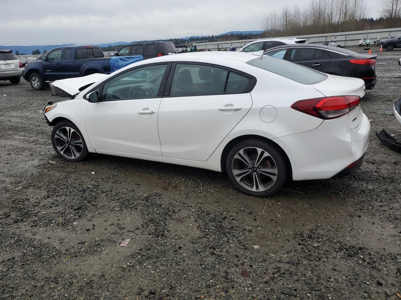 VIN 3KPFL4A79HE136859 2017 KIA FORTE no.2