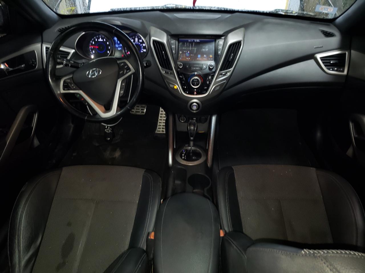 2016 Hyundai Veloster - Image 8