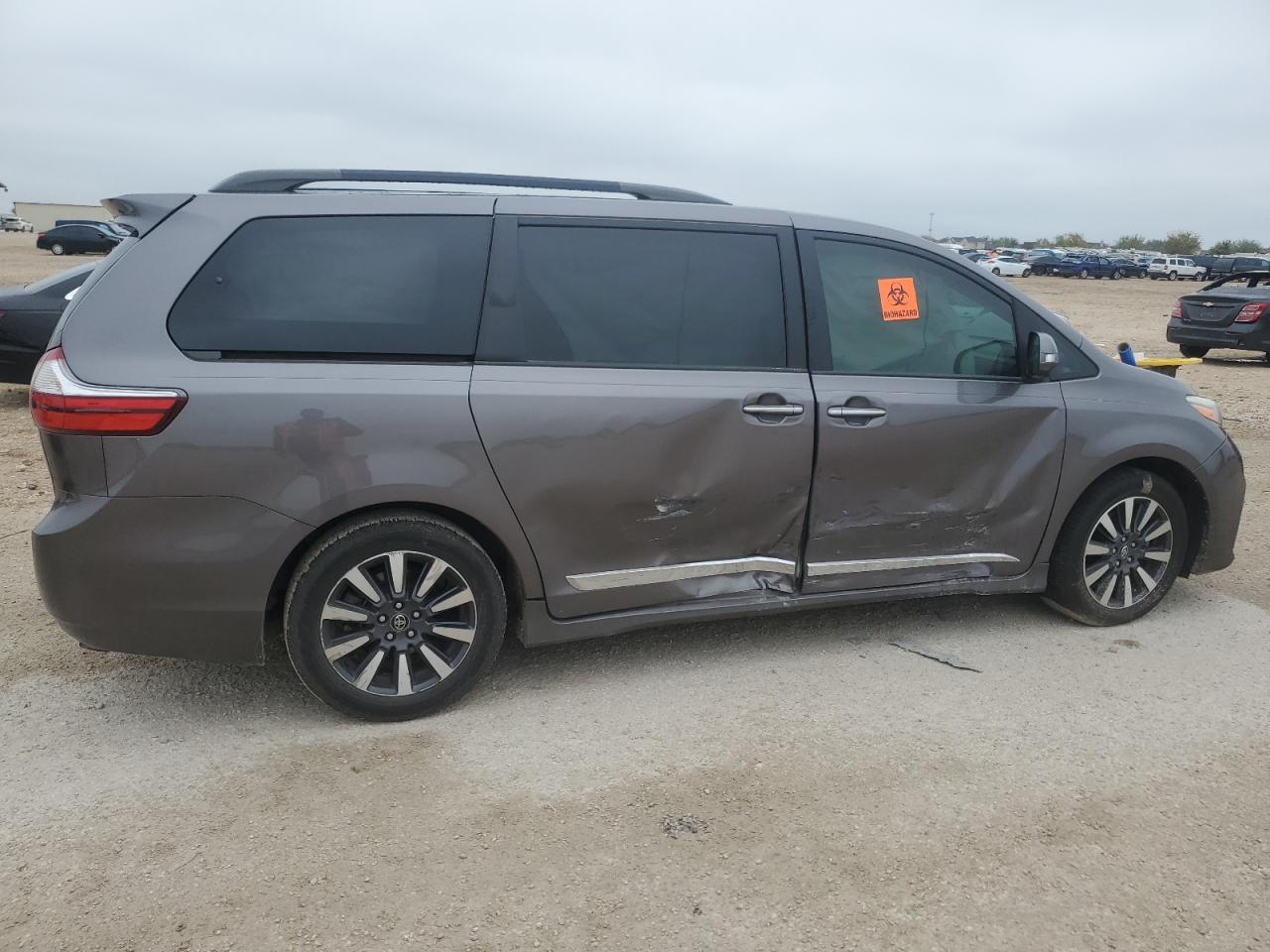 2019 Toyota Sienna - Image 3