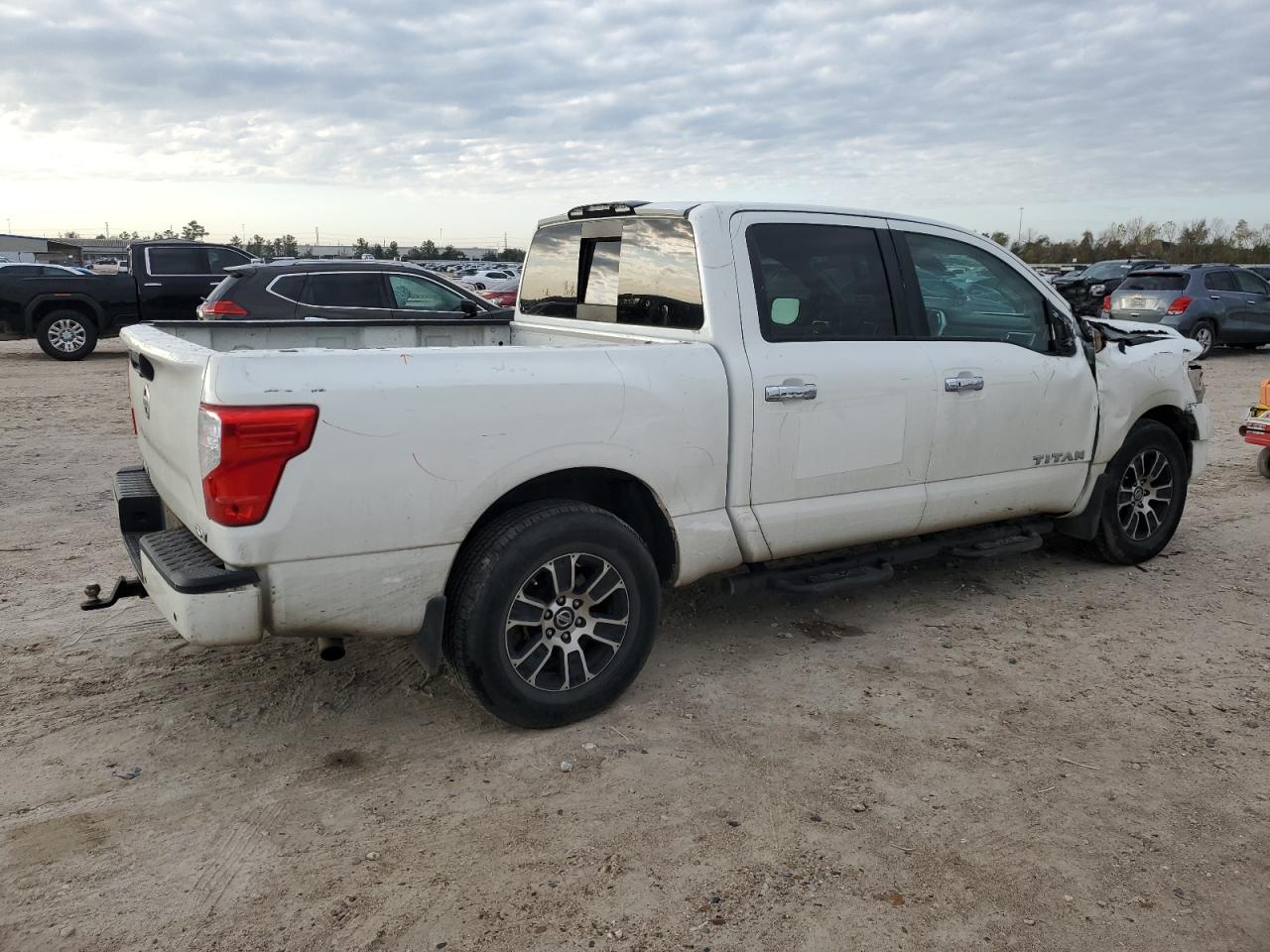 2021 Nissan Titan - Image 3