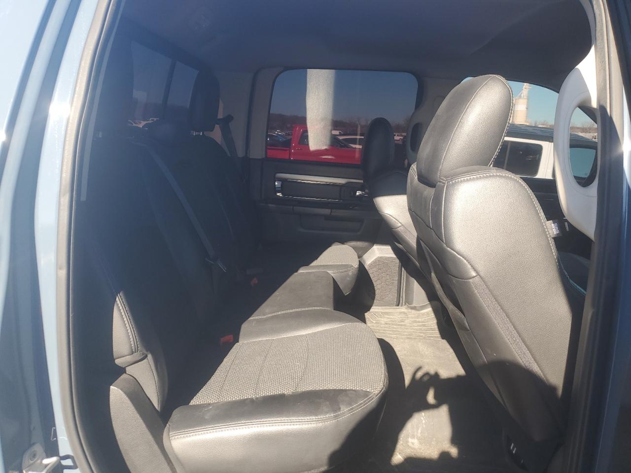 2015 RAM 1500 - Image 10