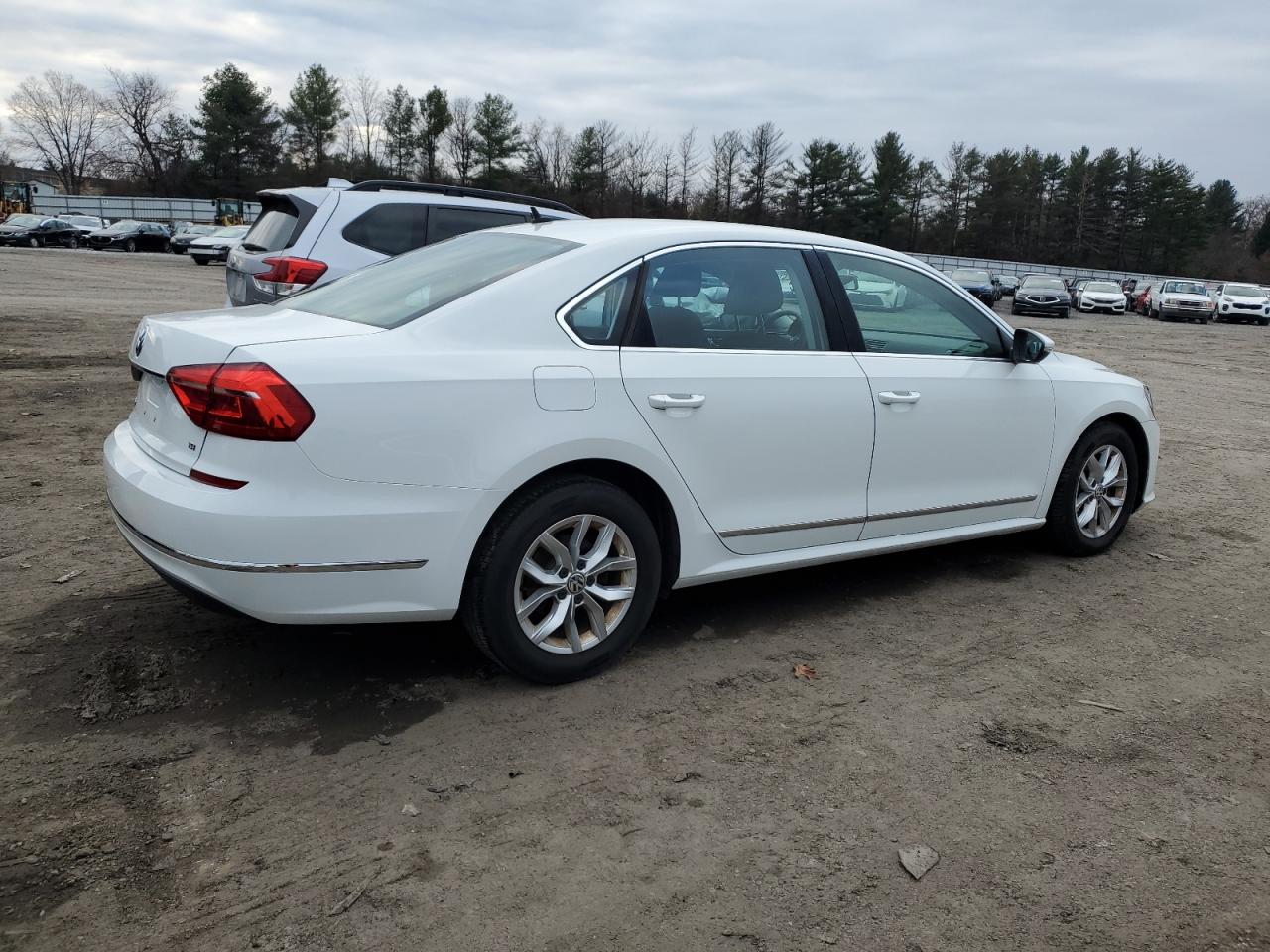 2016 Volkswagen Passat - Image 3