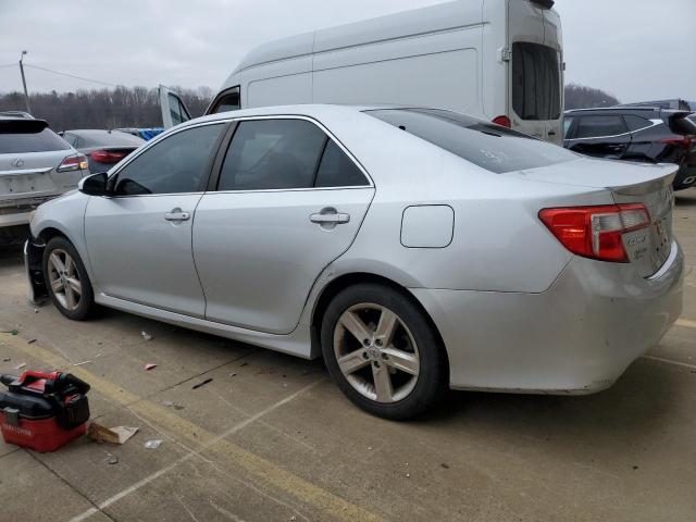 Sedans TOYOTA CAMRY 2012 Srebrny