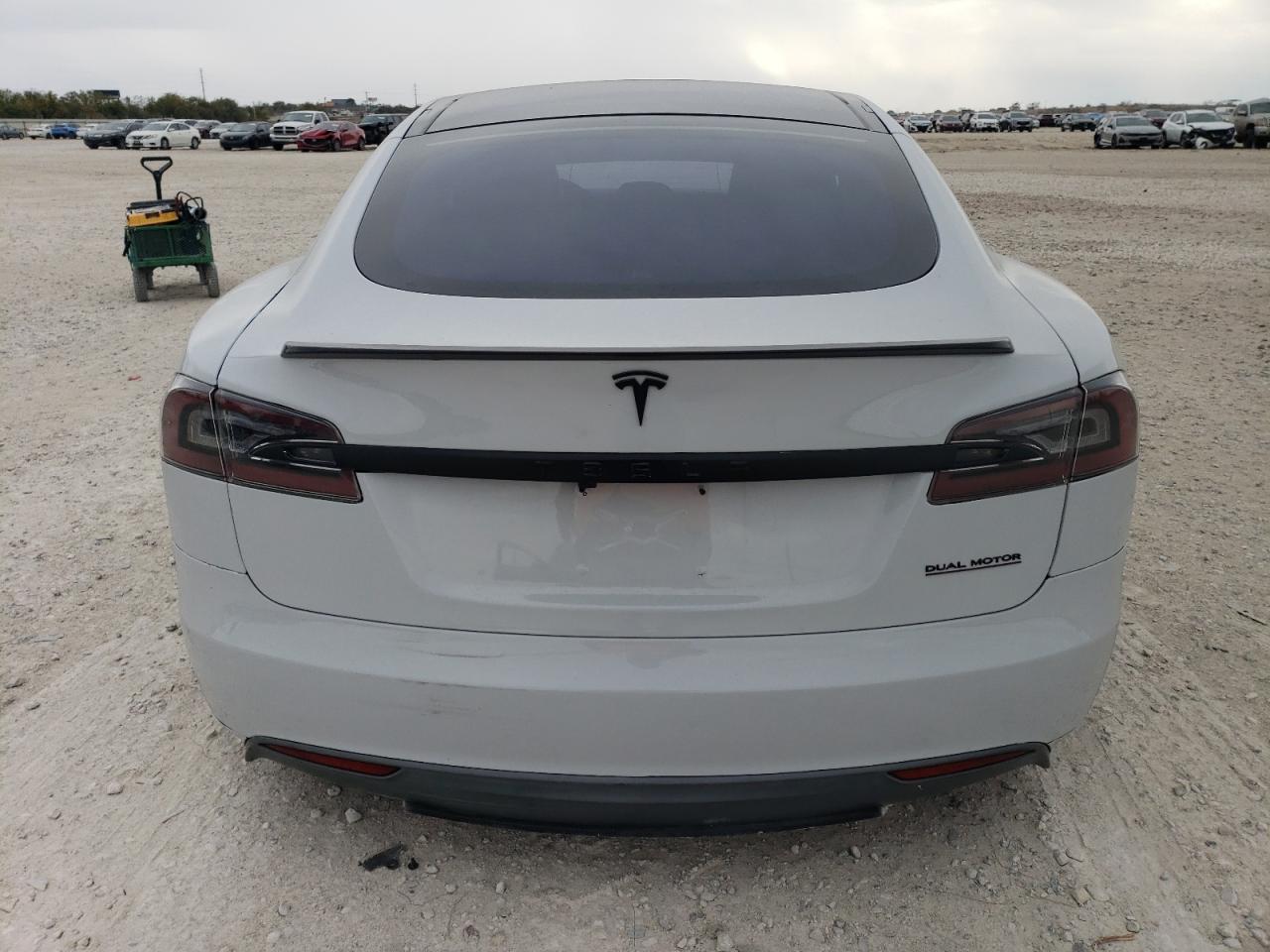 2015 Tesla Model S 85D VIN: 5YJSA1H26FFP74085 Lot: 83417884