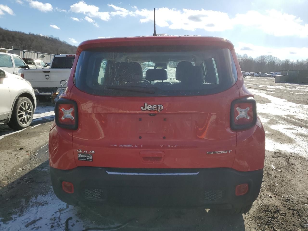 VIN ZACNJDA10NPN64621 2022 JEEP RENEGADE no.6