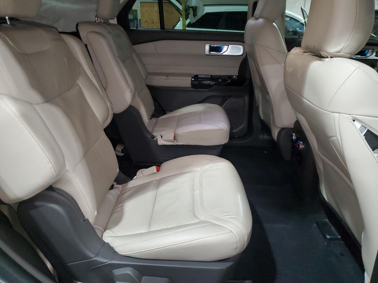 2022 Ford Explorer - Image 11