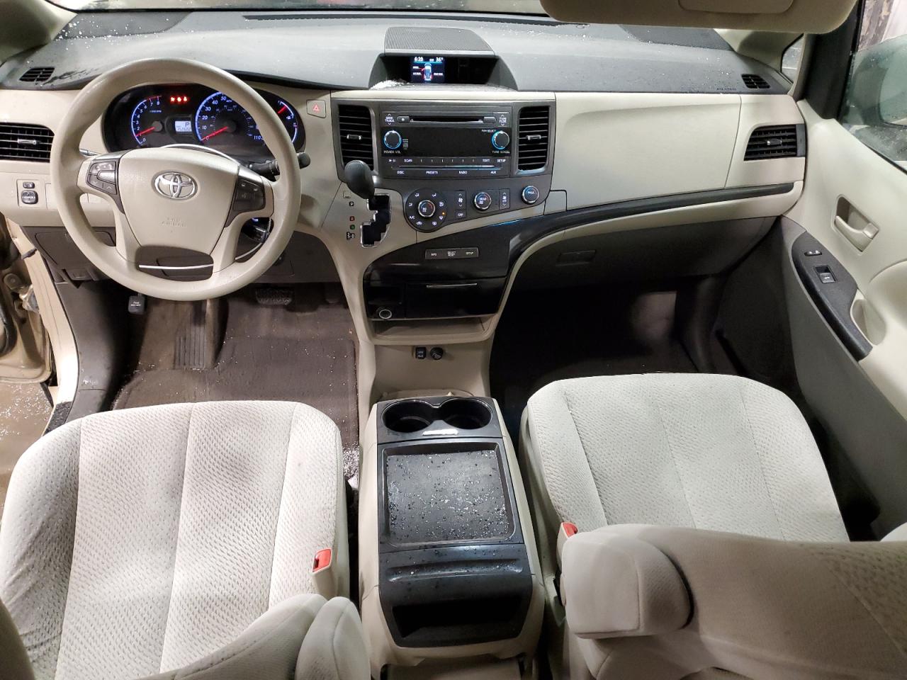 2011 Toyota Sienna - Image 8