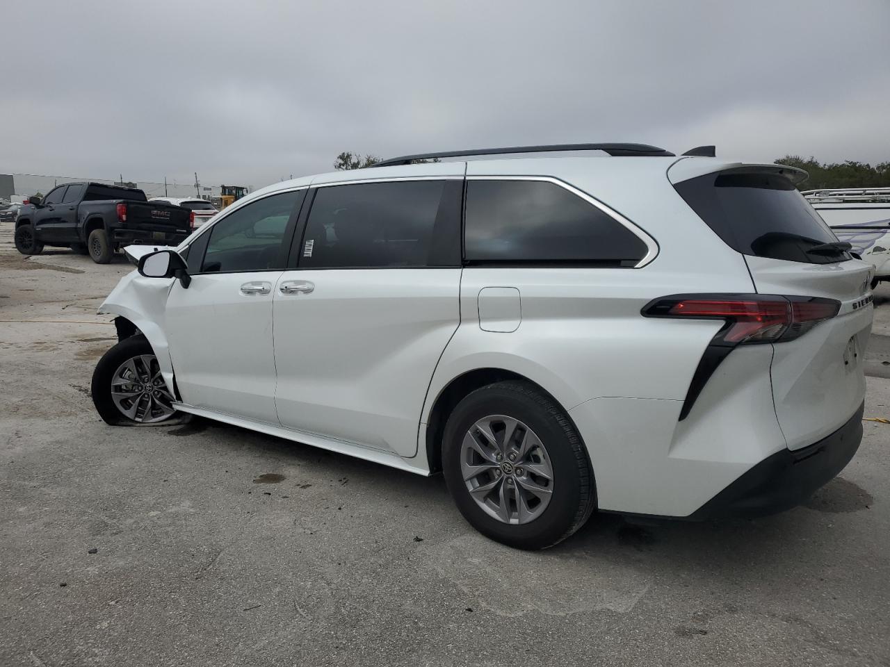 5TDYRKEC7NS106411 2022 TOYOTA SIENNA - Image 2