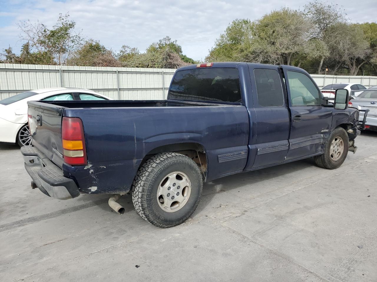 2001 Chevrolet Silverado - Image 3