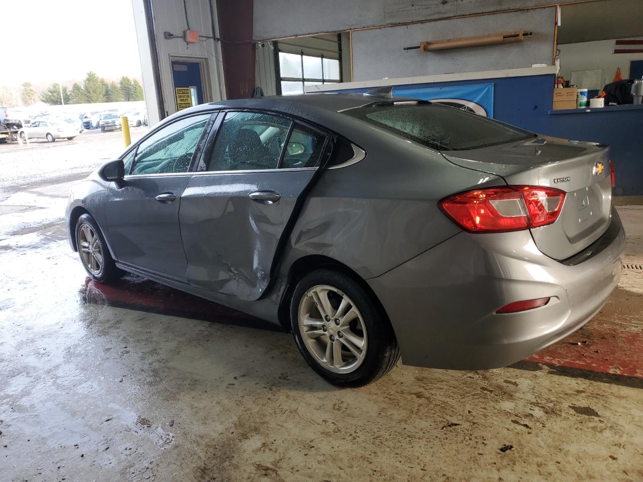 VIN 1G1BE5SM7J7140328 2018 CHEVROLET CRUZE no.2