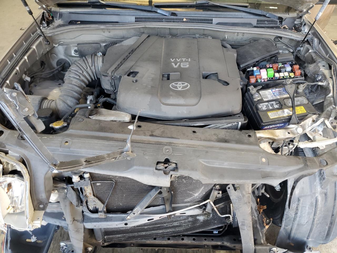 2004 Toyota 4Runner - Image 12