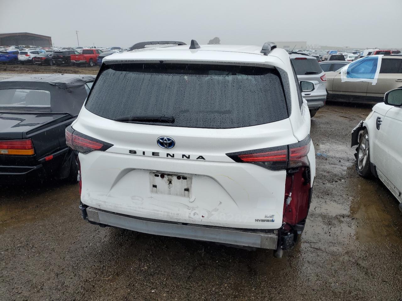 2022 Toyota Sienna - Image 6