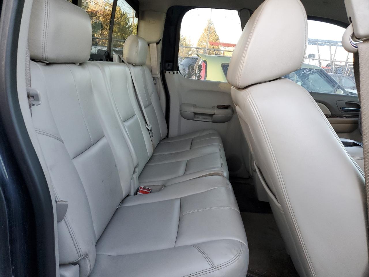 2007 Chevrolet Silverado - Image 10