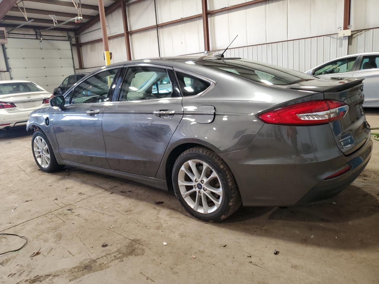 VIN 3FA6P0SU2KR213109 2019 FORD FUSION no.2