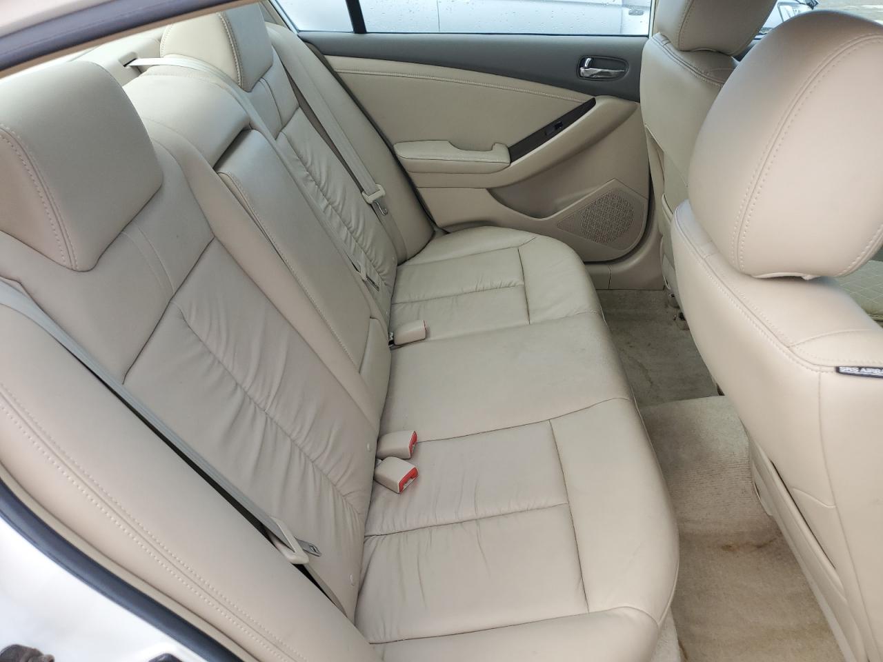 2010 Nissan Altima - Image 10
