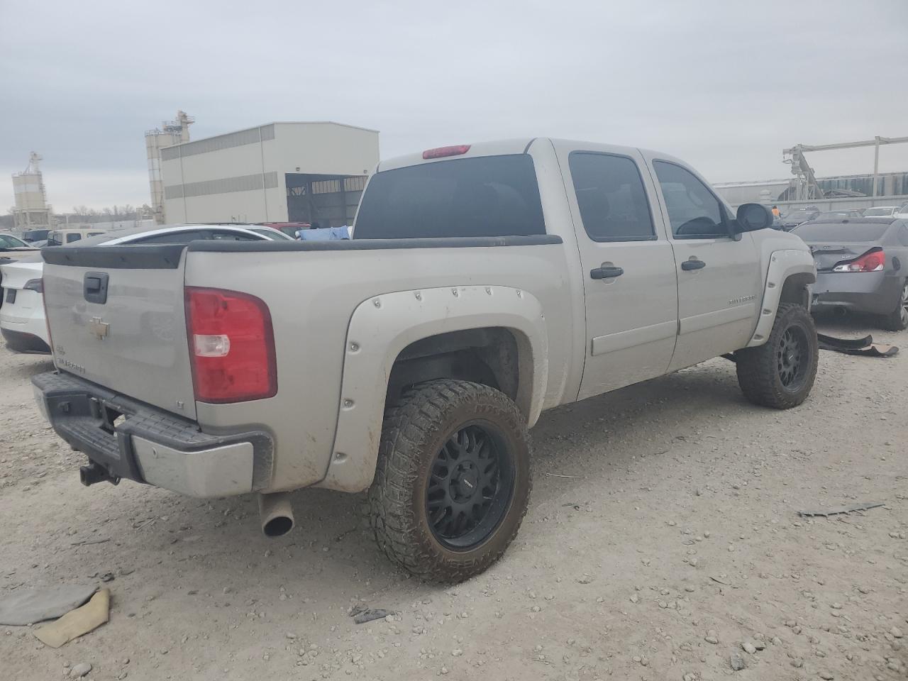 2007 Chevrolet Silverado - Image 3