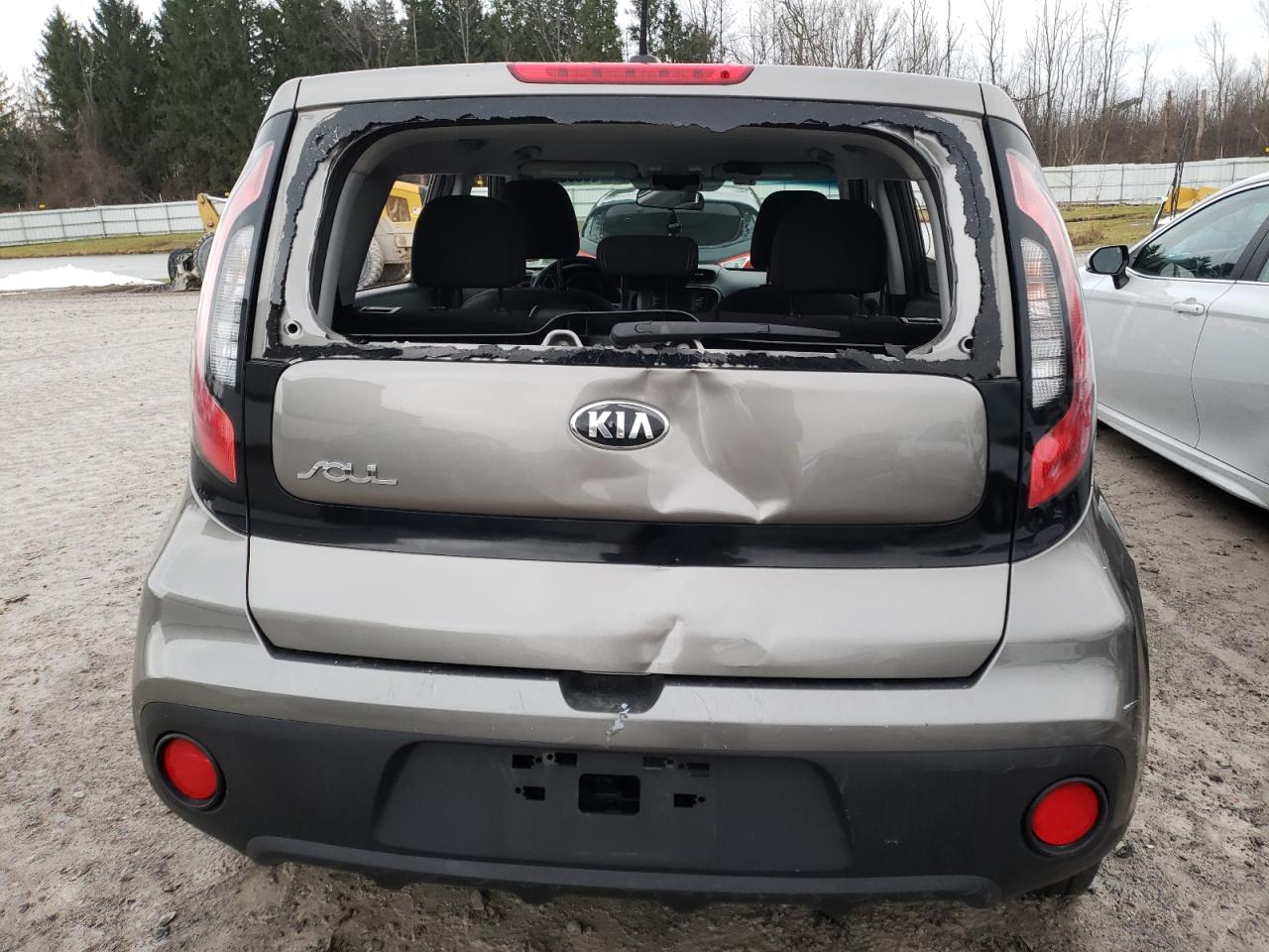 VIN KNDJN2A20J7545223 2018 KIA SOUL no.6