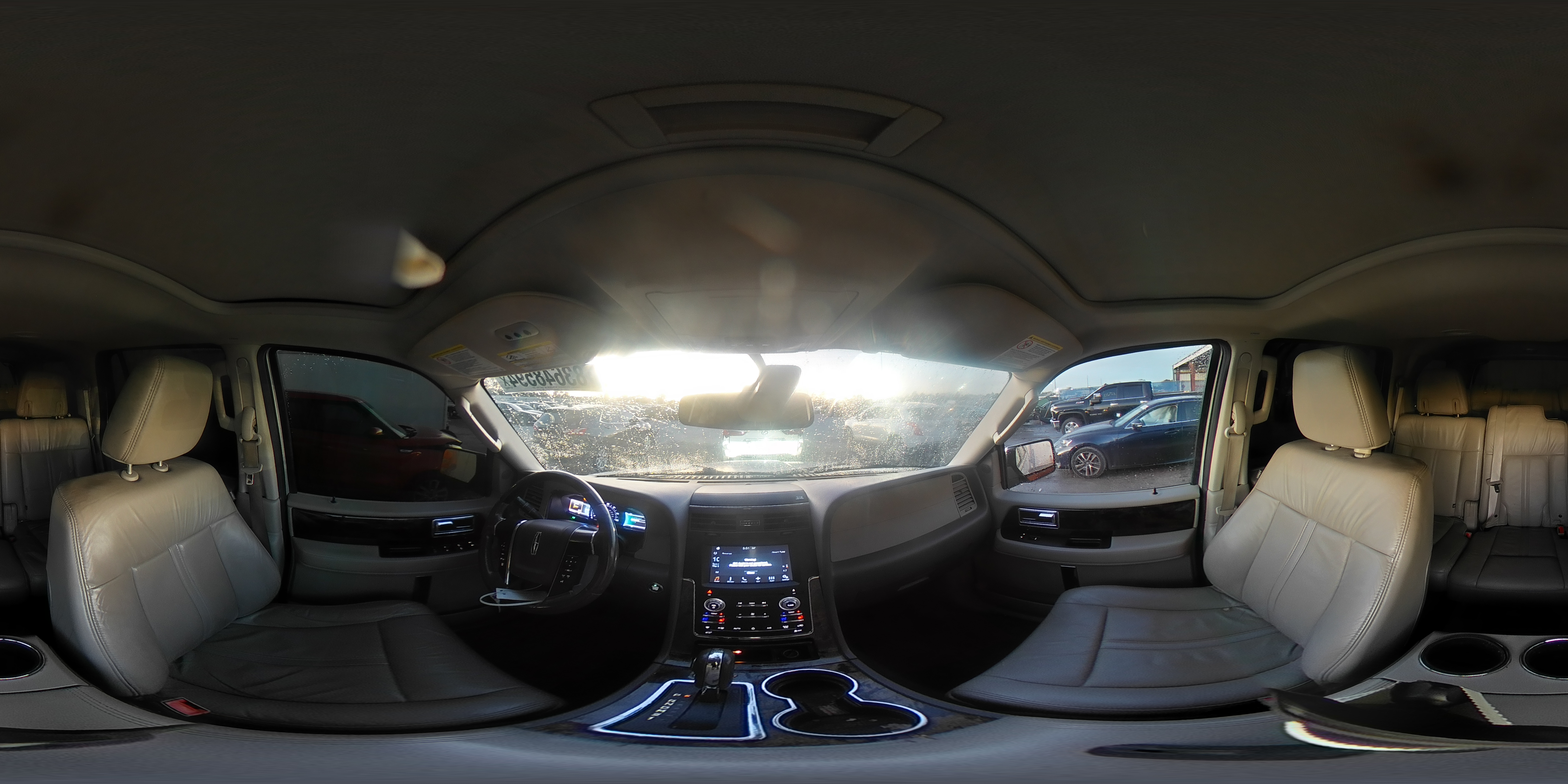 2016 Lincoln Navigator - Image 15