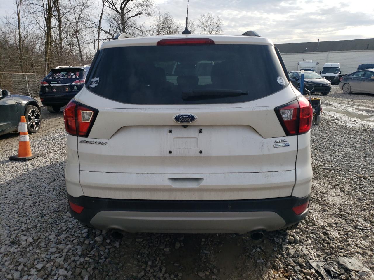 VIN 1FMCU9HDXKUA23600 2019 FORD ESCAPE no.6