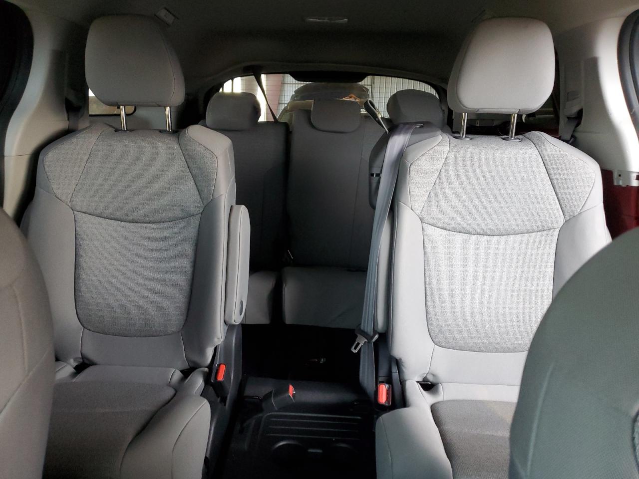 2022 Toyota Sienna - Image 10