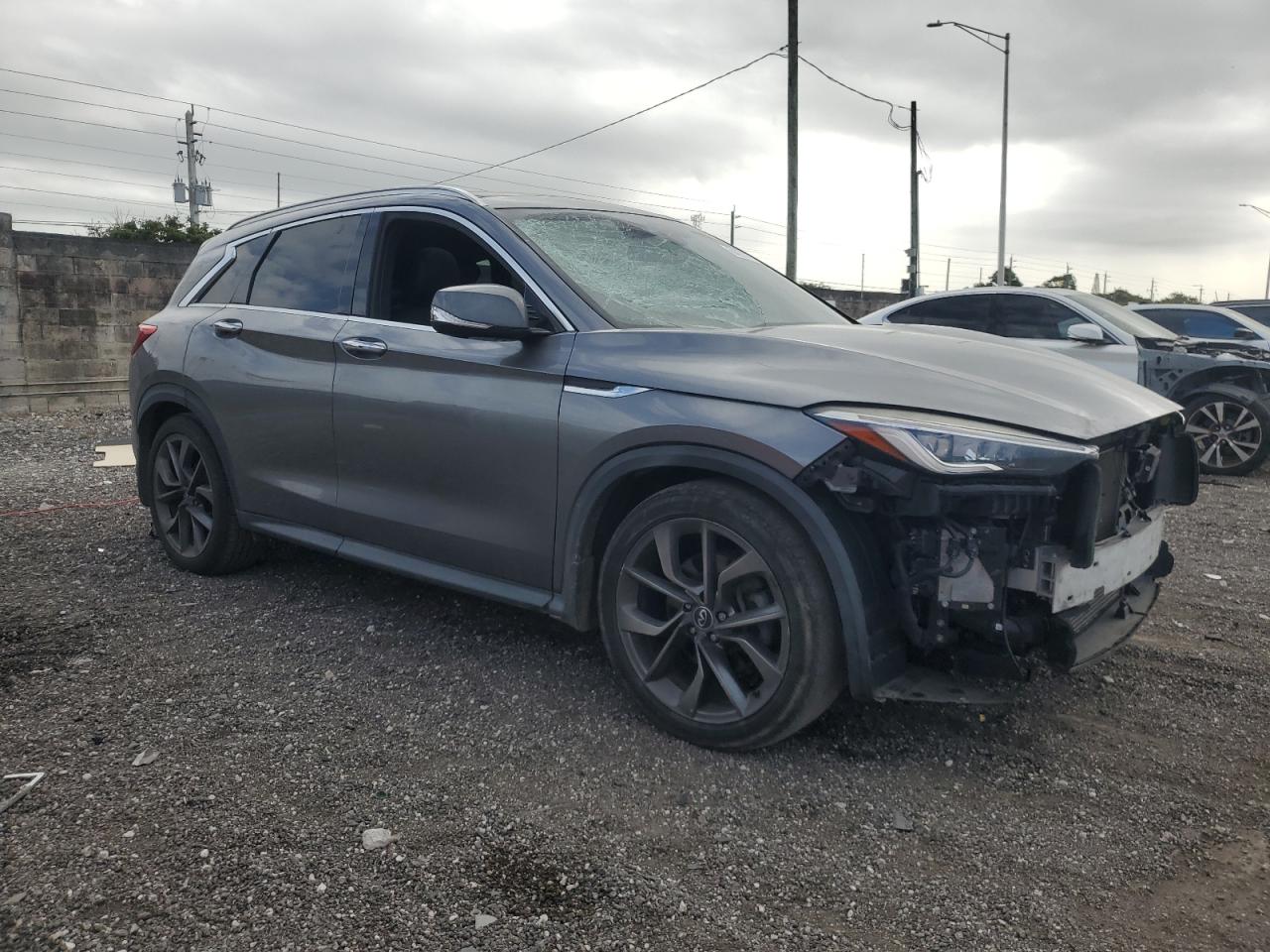 VIN 3PCAJ5M12KF100946 2019 INFINITI QX50 no.4