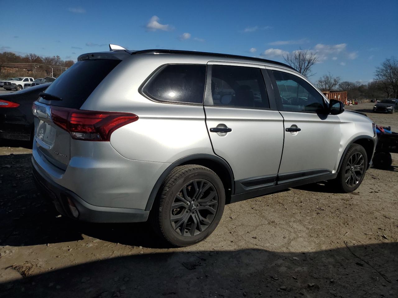 2019 Mitsubishi Outlander - Image 3